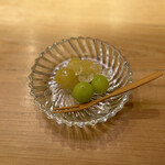 味 ふくしま - 洋梨のコンポートとシャインマスカット