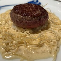 アピシウス - 国産黒毛和牛ロース挽き肉の半生ステーキ　ビトーク　アピシウス風