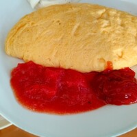 カフェトスカ - オムレツにサラダ付け合わせ用チーズ