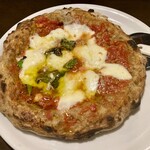 BARU 竹末 - ピザ：トマトとモッツァレラ(1,500円)