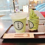 茶寮 伊藤園 - 抹茶抹茶＆ほうじ茶ソフトクリーム