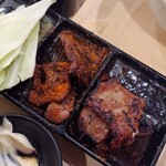 七輪焼肉 安安 - 一味が置かれていたのでかけました。