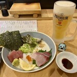 Tora sushi - お造り３種盛り合わせと生ビール