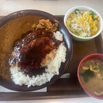 すき家 - デミバーグカレー（メガ盛り）1030円　サラダセット　190円！