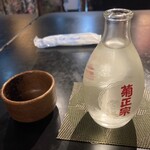 鶴餃子 - 日本酒、冷酒は菊正宗