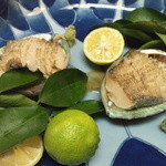 月波 - アワビだ～!!こりこりの食感は抜群で、肝がまた美味いの!!