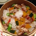 横濱 一品香 - 鶏肉と緑黄野菜の"塩麹"セイロご飯