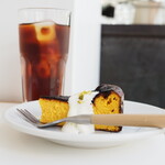 LITTLE TOY BOX - かぼちゃバスクチーズケーキ（680円） アイスコーヒー（550円）