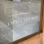 LITTLE TOY BOX - お店の窓