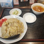 Chinrai - 炒飯定食（餃子が3つ付きます）