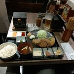 Gyuukatsu Motomura - ●ﾗﾝﾁ 定食。牛ｶﾂ195ｇ定食2600+生中ビール500=3,100円 