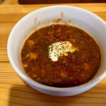 THE SHIP - ◯レンズ豆のスープ
      シャキシャキなレンズ豆と野菜
      
      野菜の優しい甘さとミートソースのような肉の旨味感と
      異国なスパイス感が融合し、これはなかなか美味しい❕
      真ん中にはプレーンヨーグルトが掛けられていた