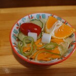 THE SHIP - ◯サラダ
      ザクロのドレッシングを掛けて頂いた