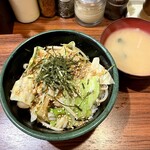 Dontatsudomburinotatsujin - てりやきにんにくスタミナ丼 小盛 ¥660- (税込)