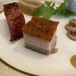 222310134 - 皮付き三枚肉のコレ。あとチャーシュー。あと北京ダック。めちゃくちゃ美味しい逸品。絶対必食
