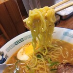 Menkura - 西山製麺のちぢれ麺