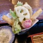 手づくりの郷 天下野 - ピーマン、人参、林檎、蓮根、南瓜、ビーツ、ブロッコリーなど