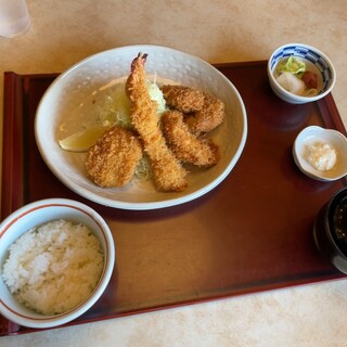 Tonkatsu Murahachi - ミックスフライ定食　1,518円