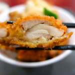 小樽ザンギとサケ 半身揚げのジョニー - チキンカツ丼