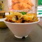 小樽ザンギとサケ 半身揚げのジョニー - チキンカツ丼