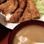 太田食堂 - 味噌汁の具は豆腐､油揚､玉葱