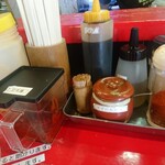 らーめん孝一郎 - 卓上の調味料