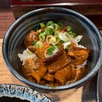 麺亭 まきた - 「どて丼ハーフ(350円)」