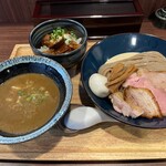 麺亭 まきた - 「特製魚濃つけ麺(1,350円)」、「どて丼ハーフ(350円)」