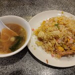 あぶら～亭 - 半チャーハンとスープ