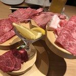 和牛放題の殿堂 秋葉原 肉屋横丁 焼肉 - 