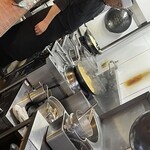 かも料理　まりも本店 - 今度は厨房でいつもの鍋を･･･