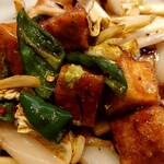 栄夏 - 厚揚げと野菜の炒め物のアップ