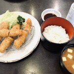 すゞ家 赤門店 - ランチヒレカツ定食、税込1100円。他にお漬物もつきます。