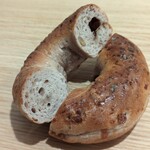 内橋 BREAD SHOP STUDIO - カリッ＆じゅわ「塩バター胡桃」