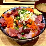 魚豊 - 海鮮あられ丼