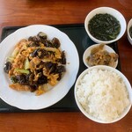 菜食健美 - 豚肉と玉子、木耳炒め定食　900円