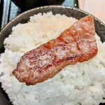 焼肉 蔵よし - ご飯に巻いて食べます