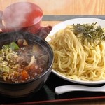 玉も亭 - 料理写真:醤油ベースの濃厚なタレが魅力『肉ナスつけ麺』