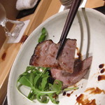 神保町 傳 - ボリューム満点豚肉