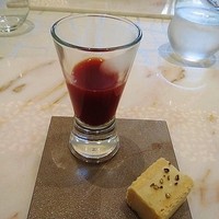 クイントカント - ビーツと雉のカルド　　フォアグラのウェハース