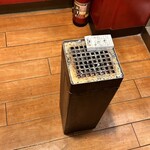 カフェ・ベローチェ 戸越銀座店 - 年季が入った灰皿