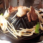 Yakiniku Jingisukan Ramushin Ueno - 焼いております