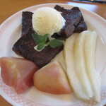 Kafe Yuru Rifu - 期間限定 季節のデザートは、コーヒーフレンチトースト