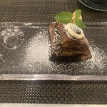 北新地 黒猫 - お店で食べる分。器も可愛い。