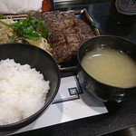 ステーキハウス さとう - ご飯とみそ汁