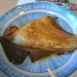 お食事処 若林 - 煮魚(カレイの煮物)