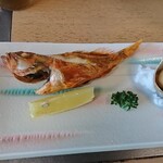 お食事処 若林 - 焼魚(たい・ミルガイ)