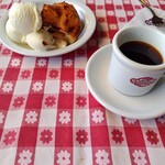 バブルオーバー - アップルパイアイスクリーム添え