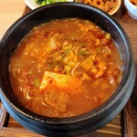 HARU Korean Restaurant - キムチチゲ