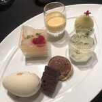 ラ・ロシェル - デザートの盛り合わせ